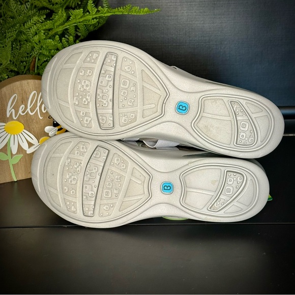 NWT Bzees Abstract Frill Loafer Flat Gray Slip On Breathable Strap Size 9W - Picture 11 of 13